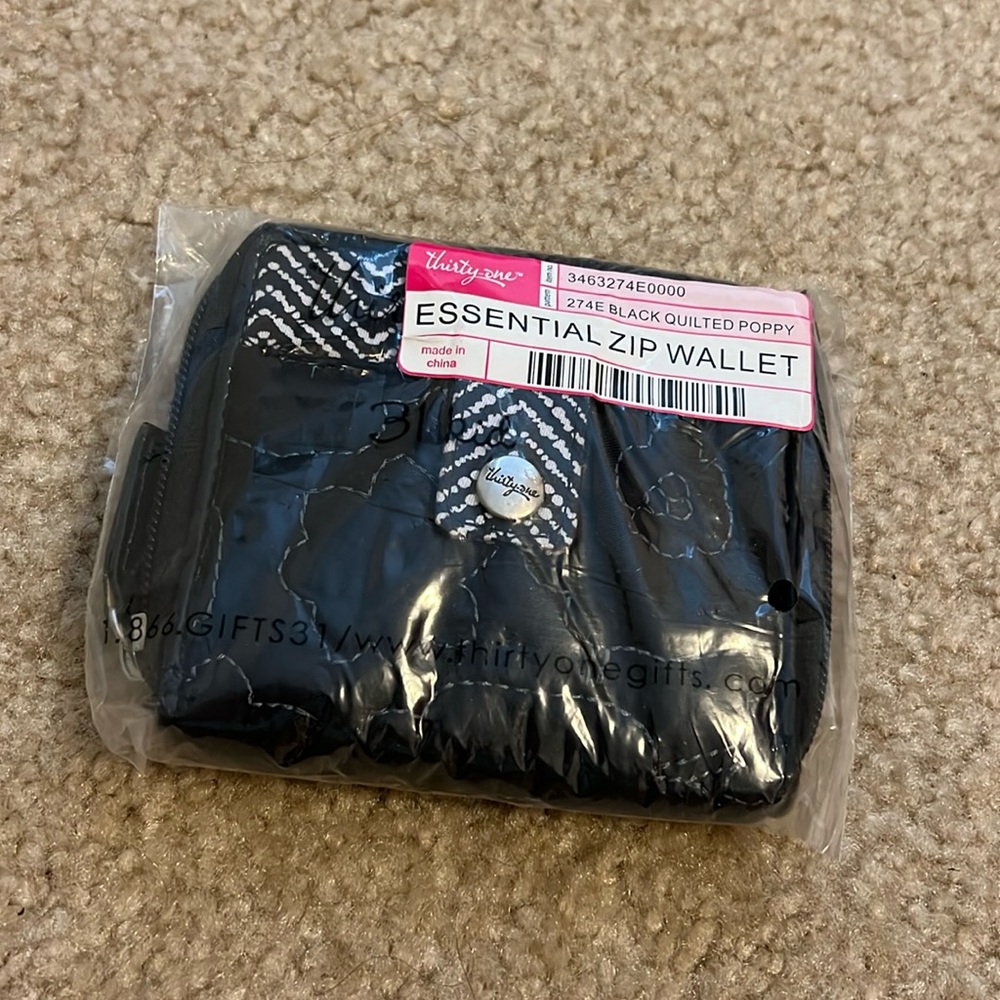 NWT Thirty one wallet